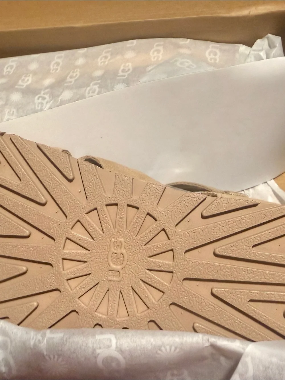 UGG Sand W Aubrey Ankle Sandal in Sand